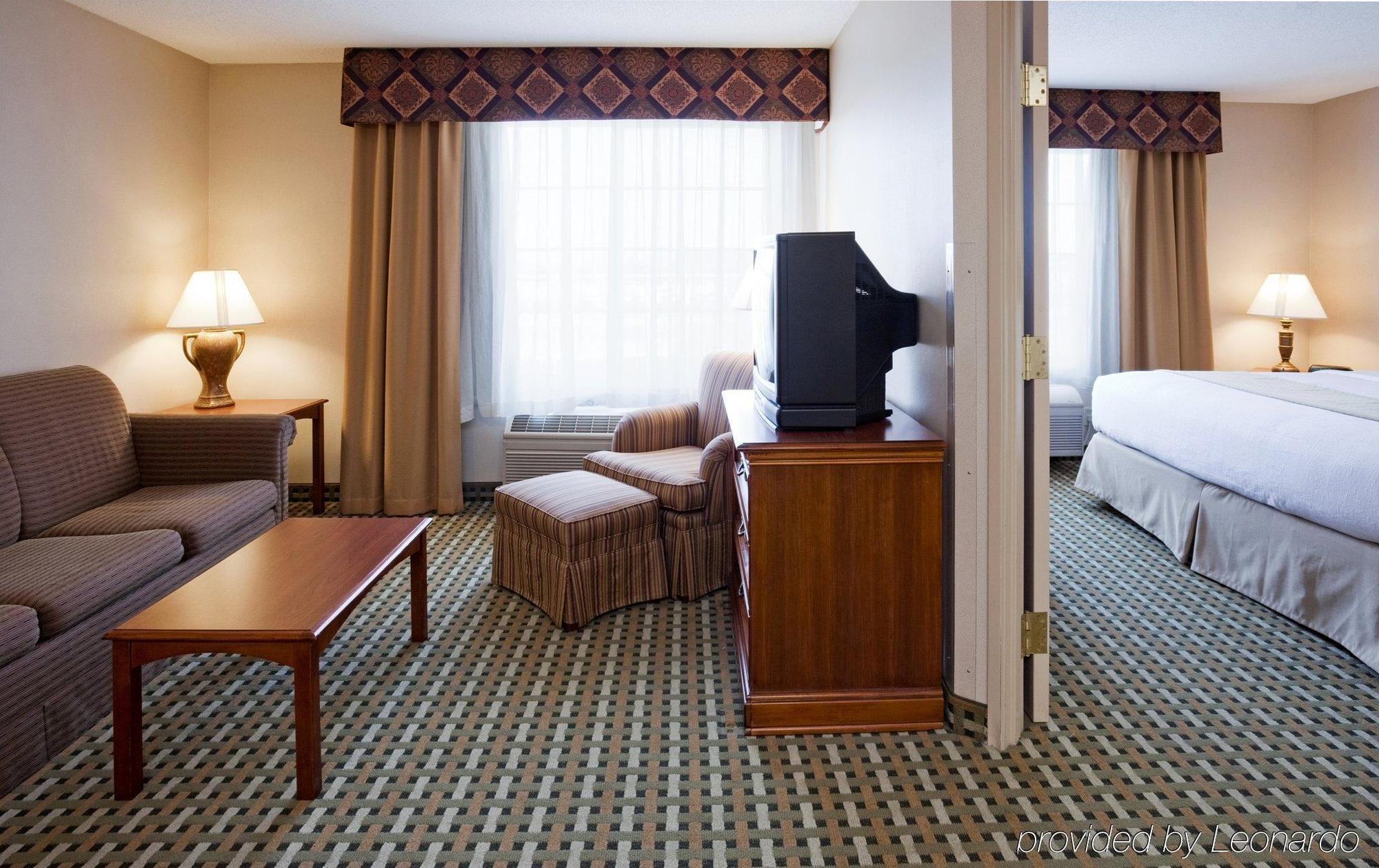 Holiday Inn Milwaukee Airport By Ihg Room photo