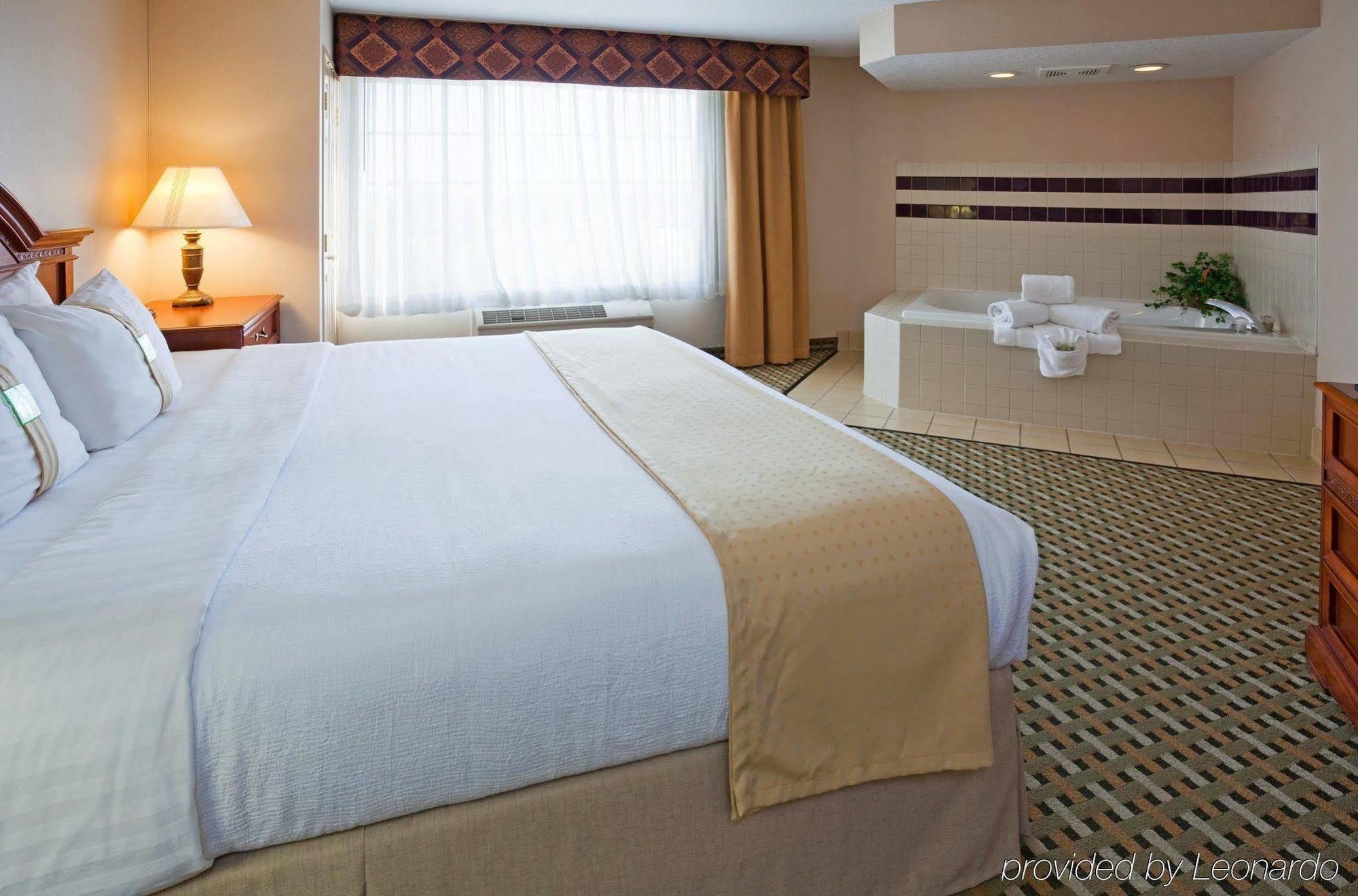Holiday Inn Milwaukee Airport By Ihg Exterior photo